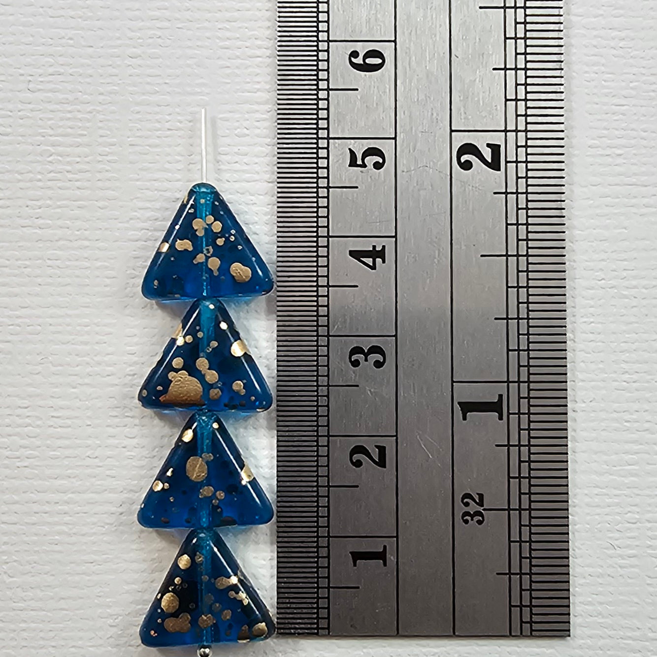 12mm - Capri Gold Speckle ‐ Triangle
