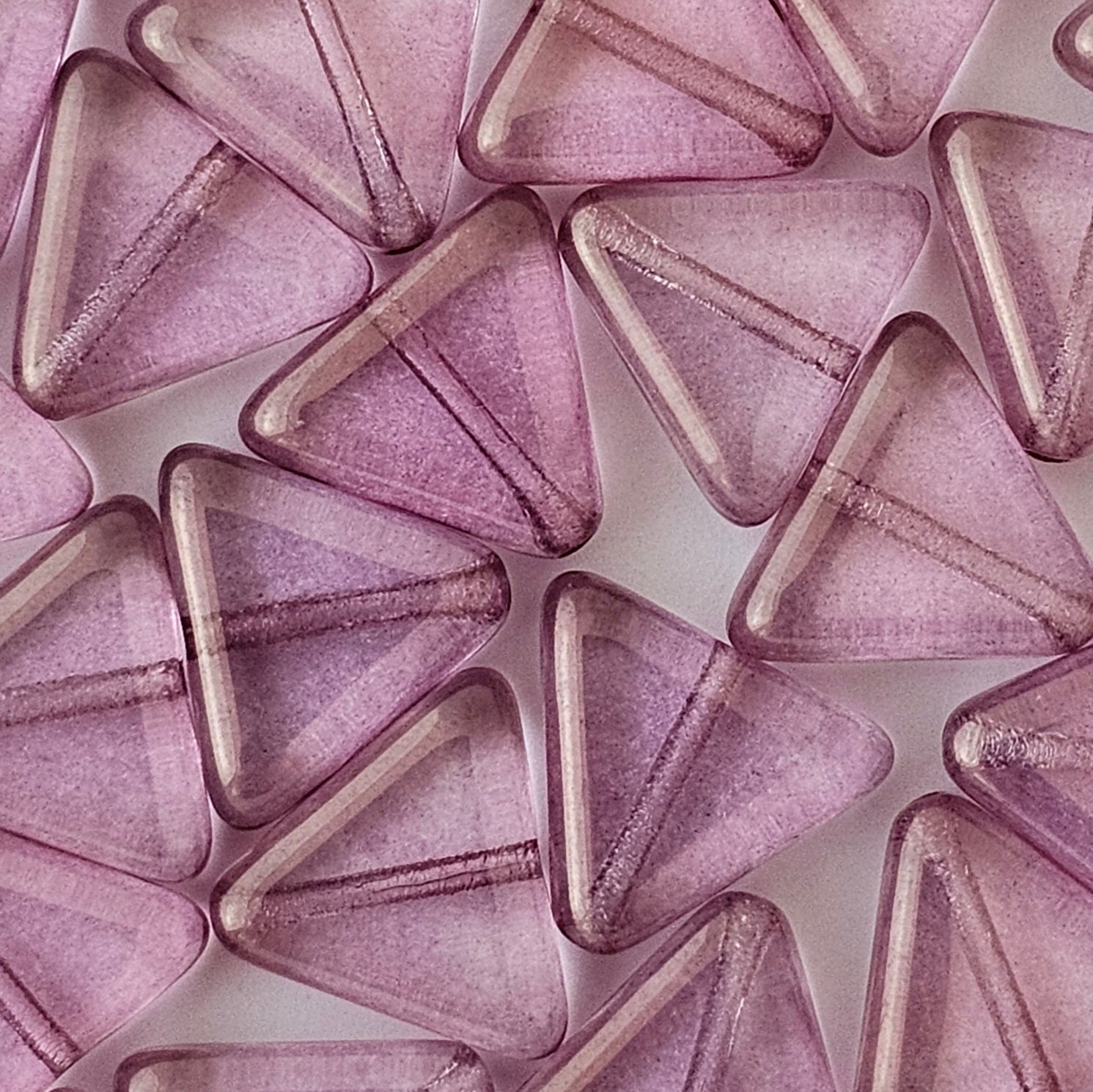 12mm - Lilac Purple Luster ‐ Triangle