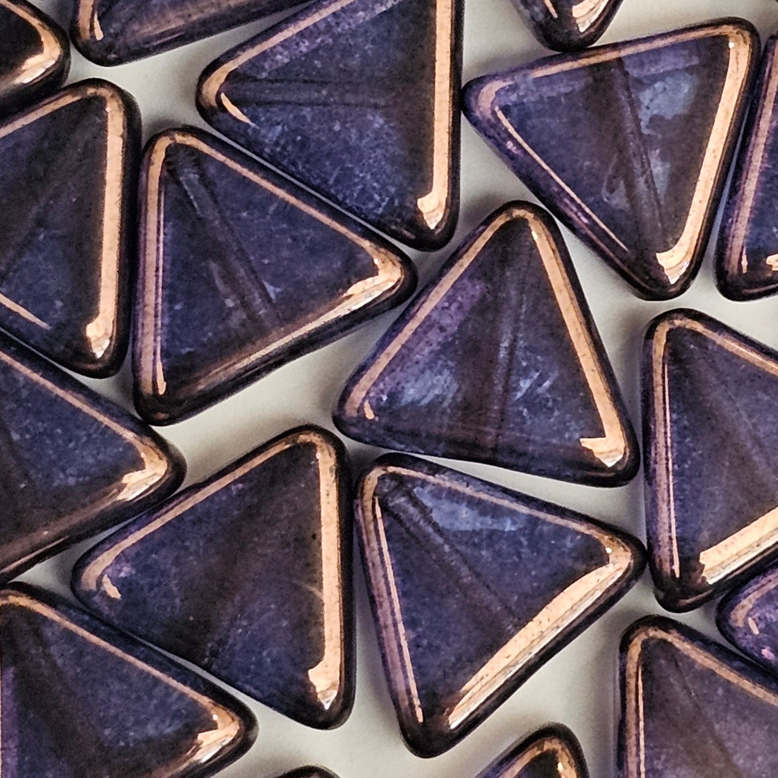 12mm - Purple Luster ‐ Triangle