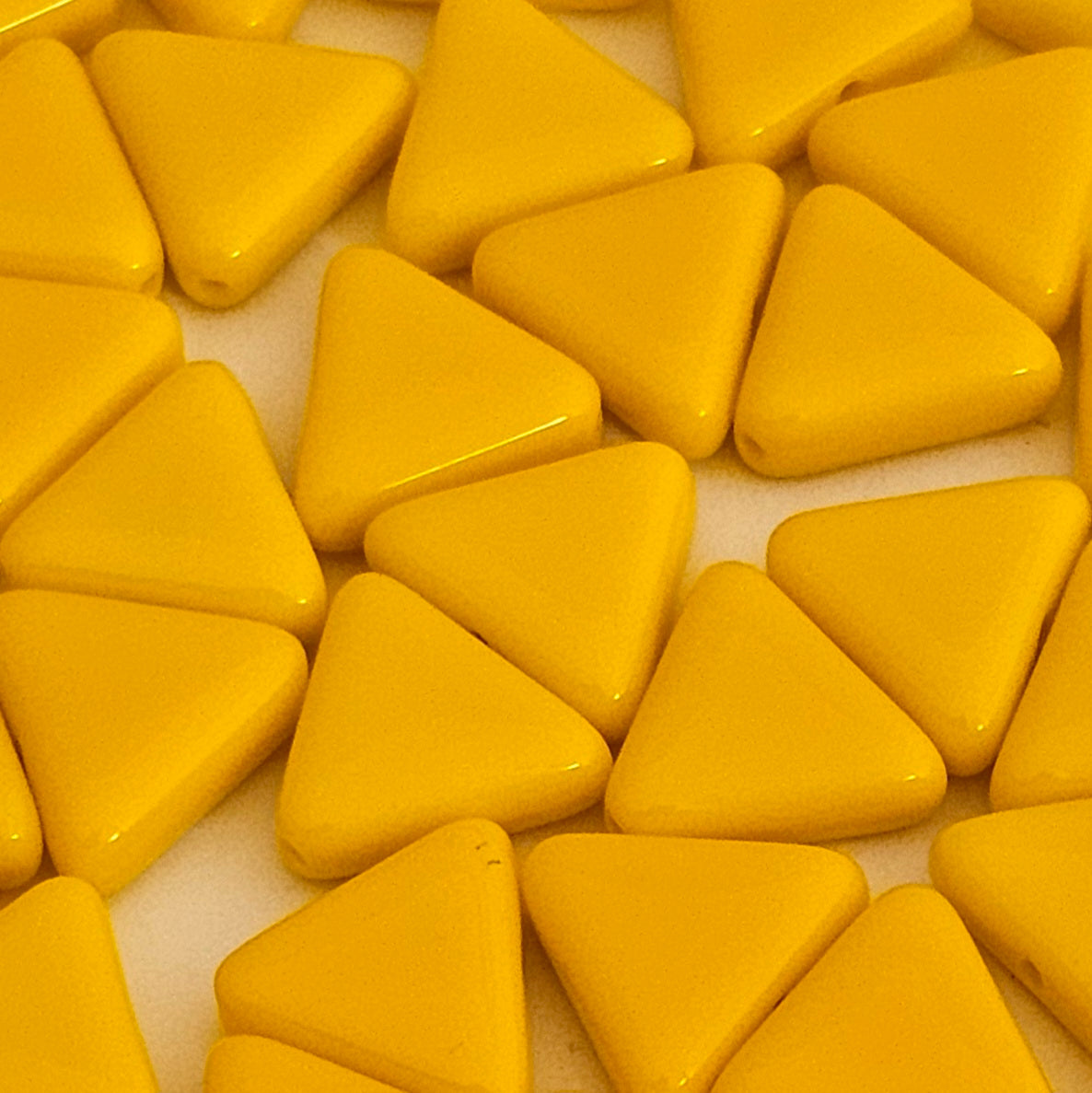 12mm - Yellow Opaque ‐ Triangle