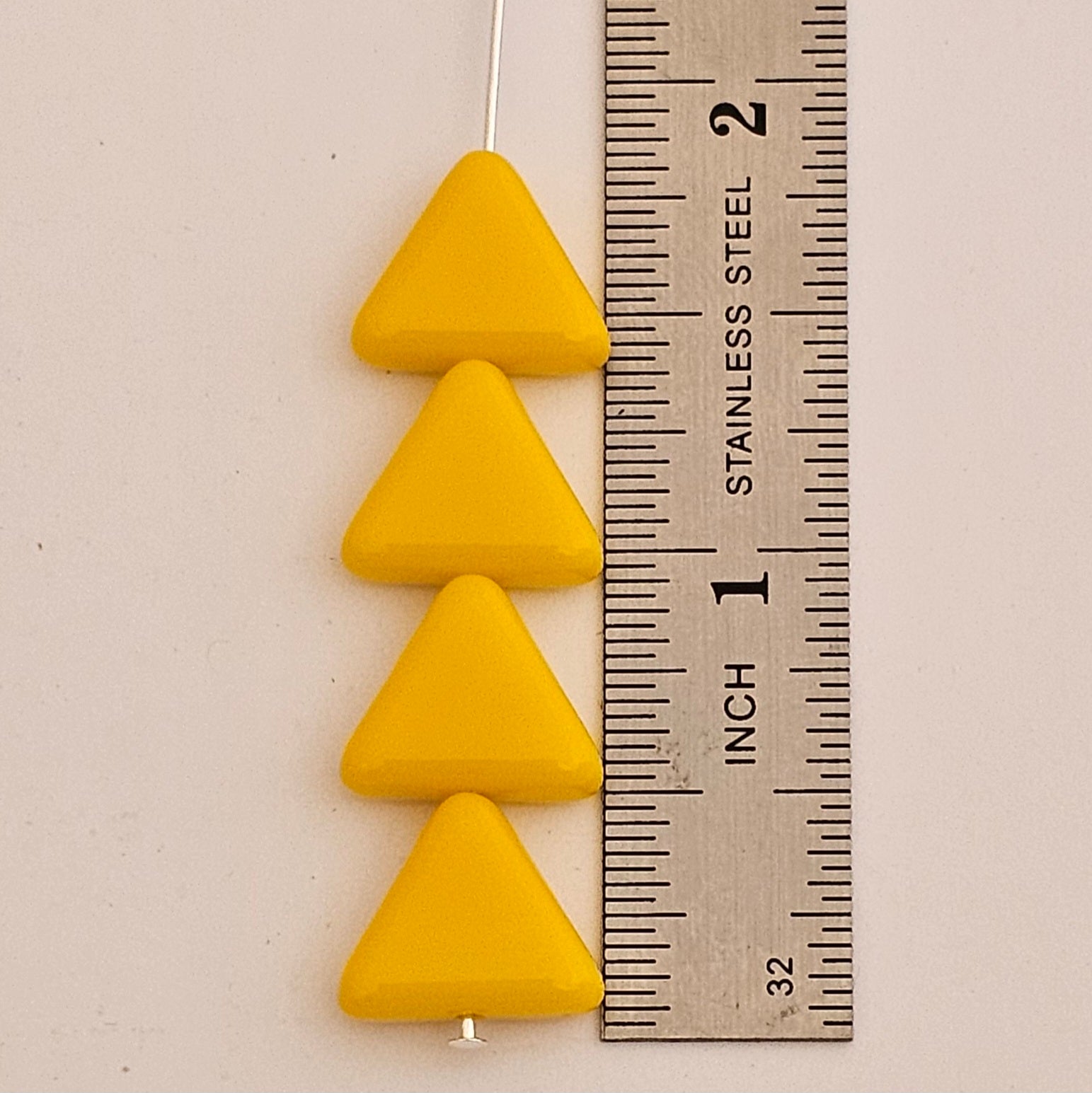 12mm - Yellow Opaque ‐ Triangle