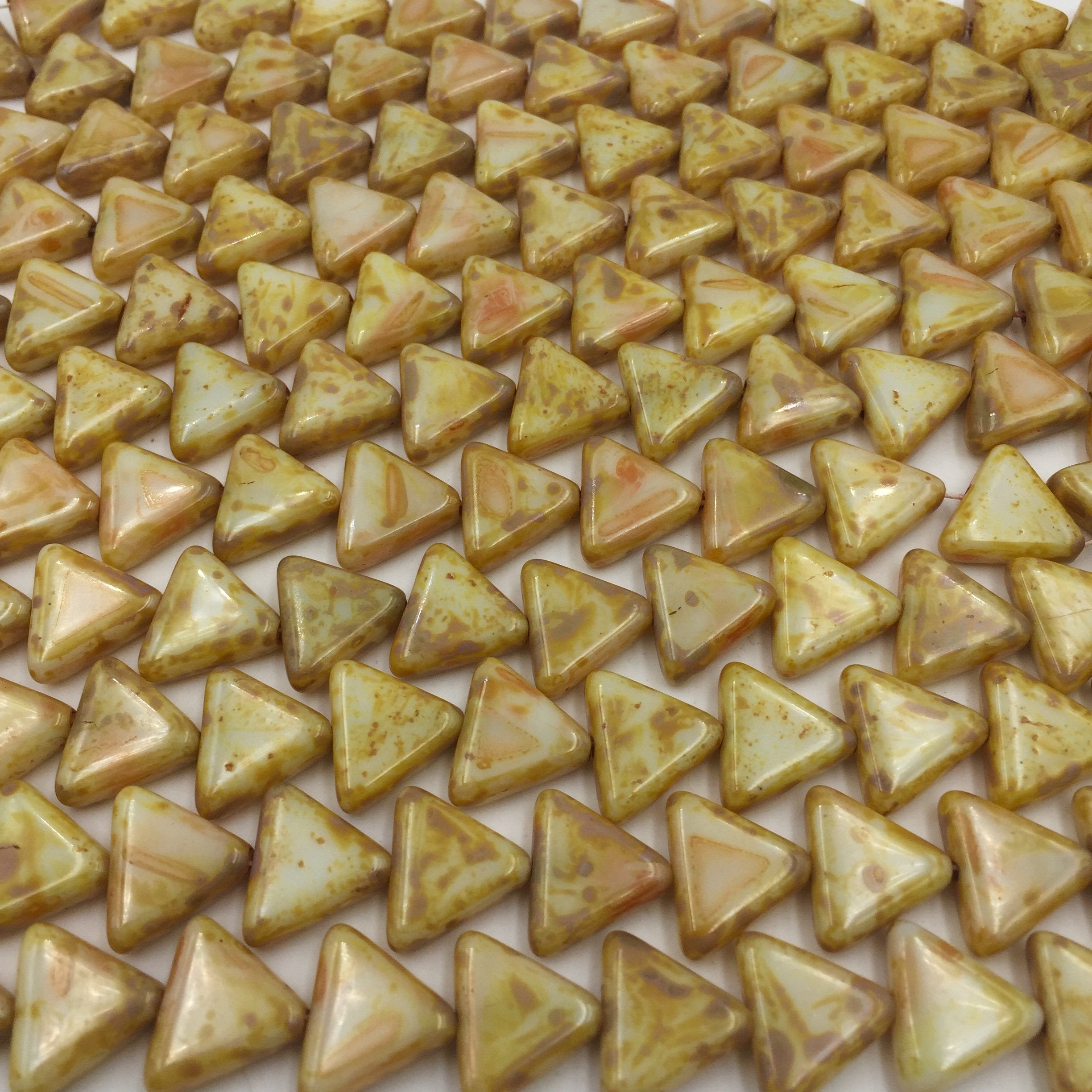 12mm Cream Picasso Triangle