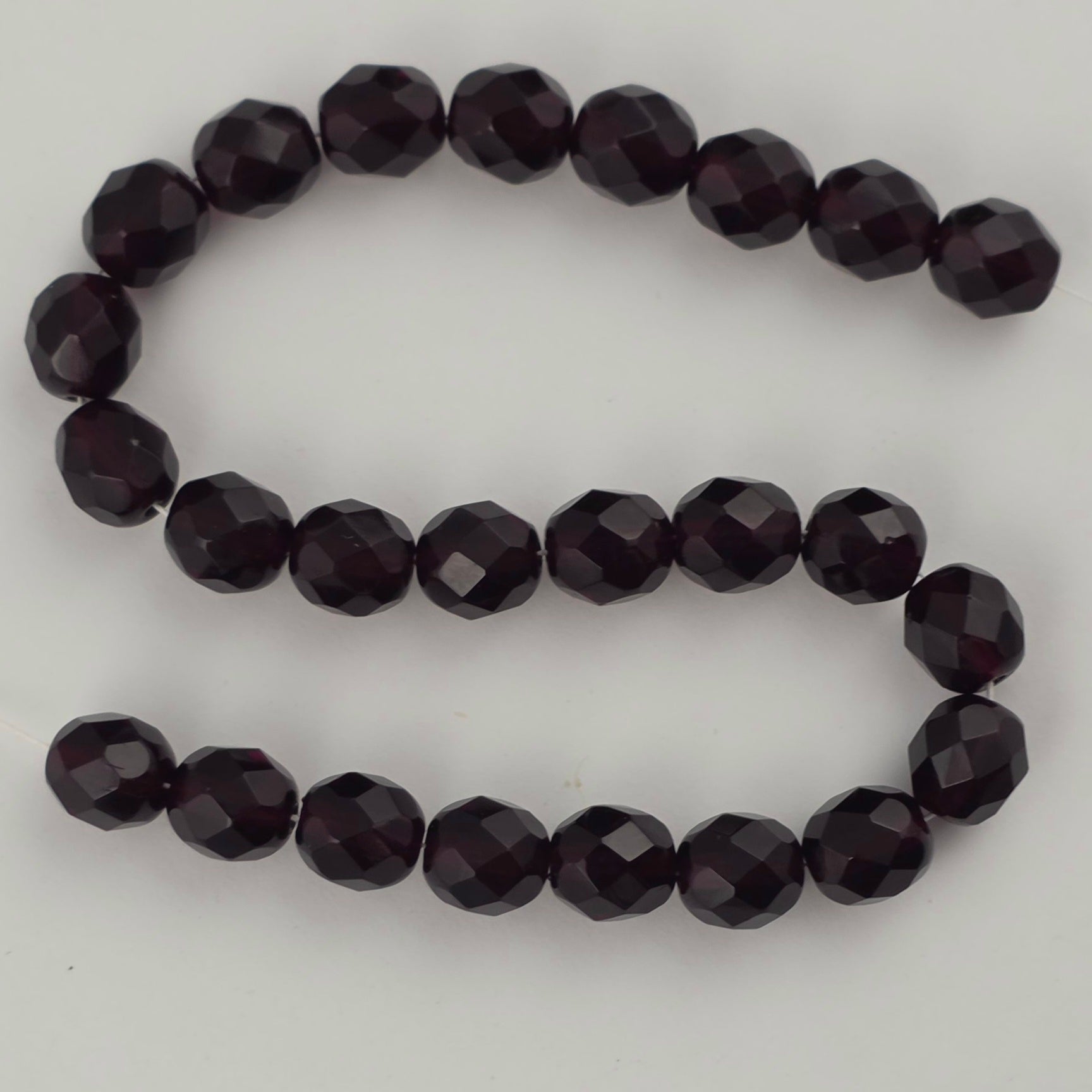 8mm - Very Dark Garnet - Fire Polished