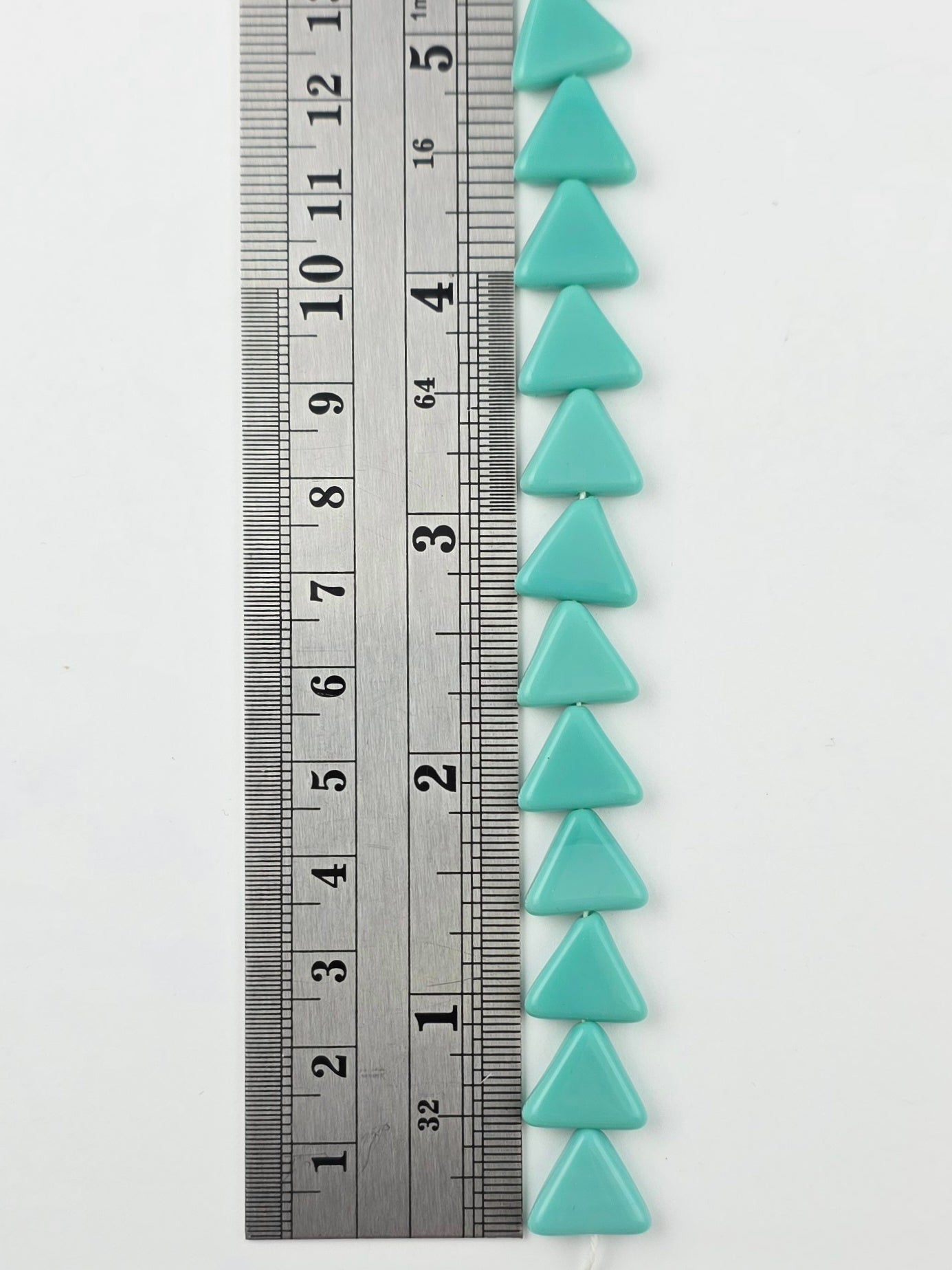 12mm - Medium Green Turquoise Opaque - Triangle !