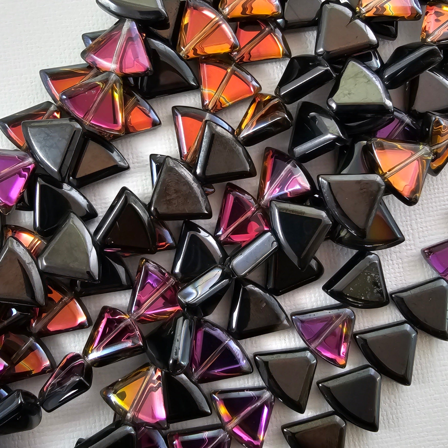 12x16mm Black/Pink Rainbow Rounded Triangles
