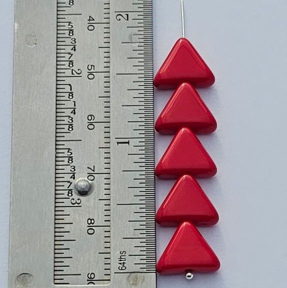 Red 10x10mm glass triangles