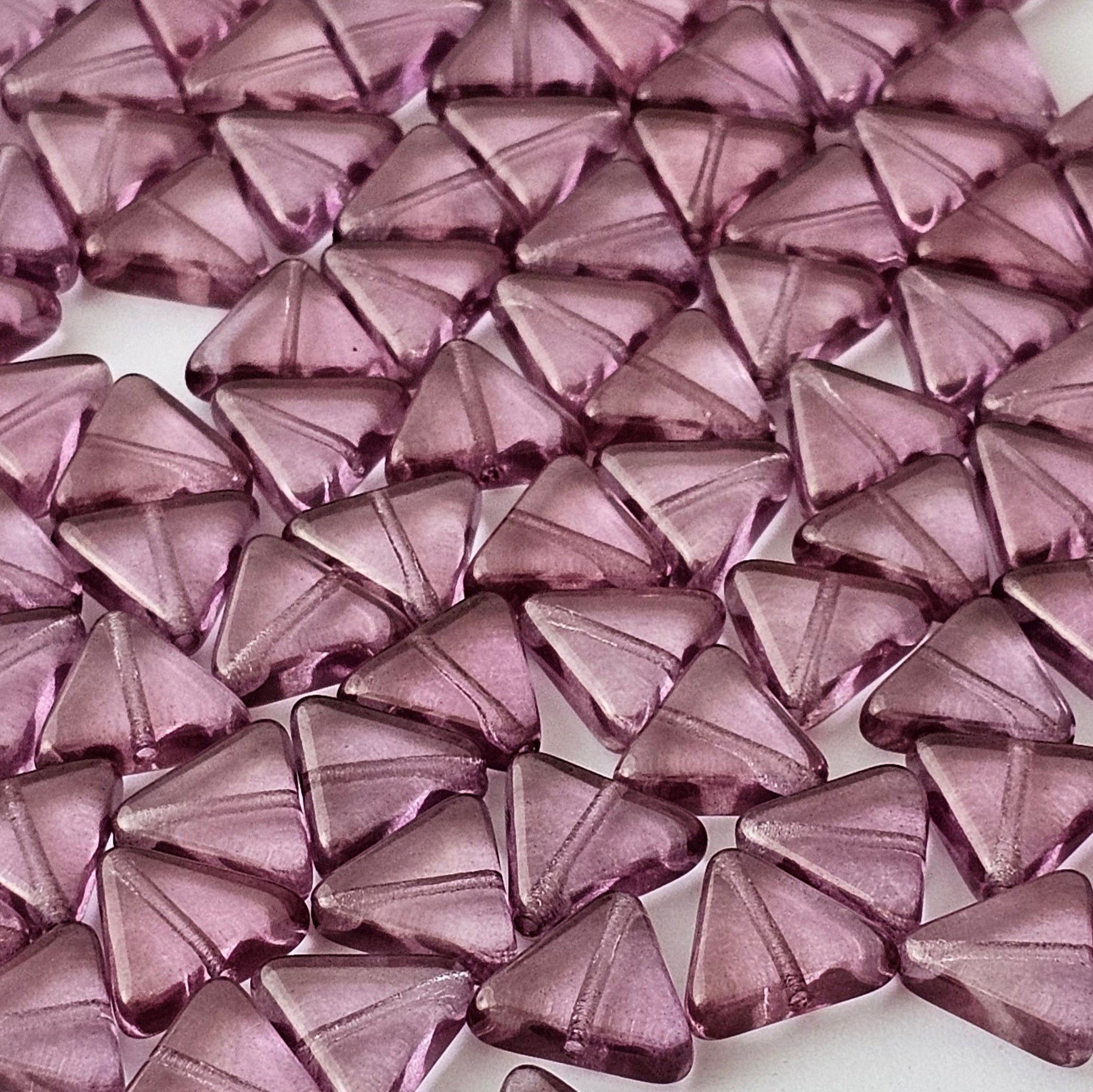 12mm - Lilac Purple Luster ‐ Triangle