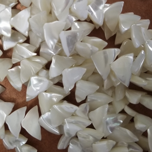 7x12mm Mother of Pearl Triangles - White