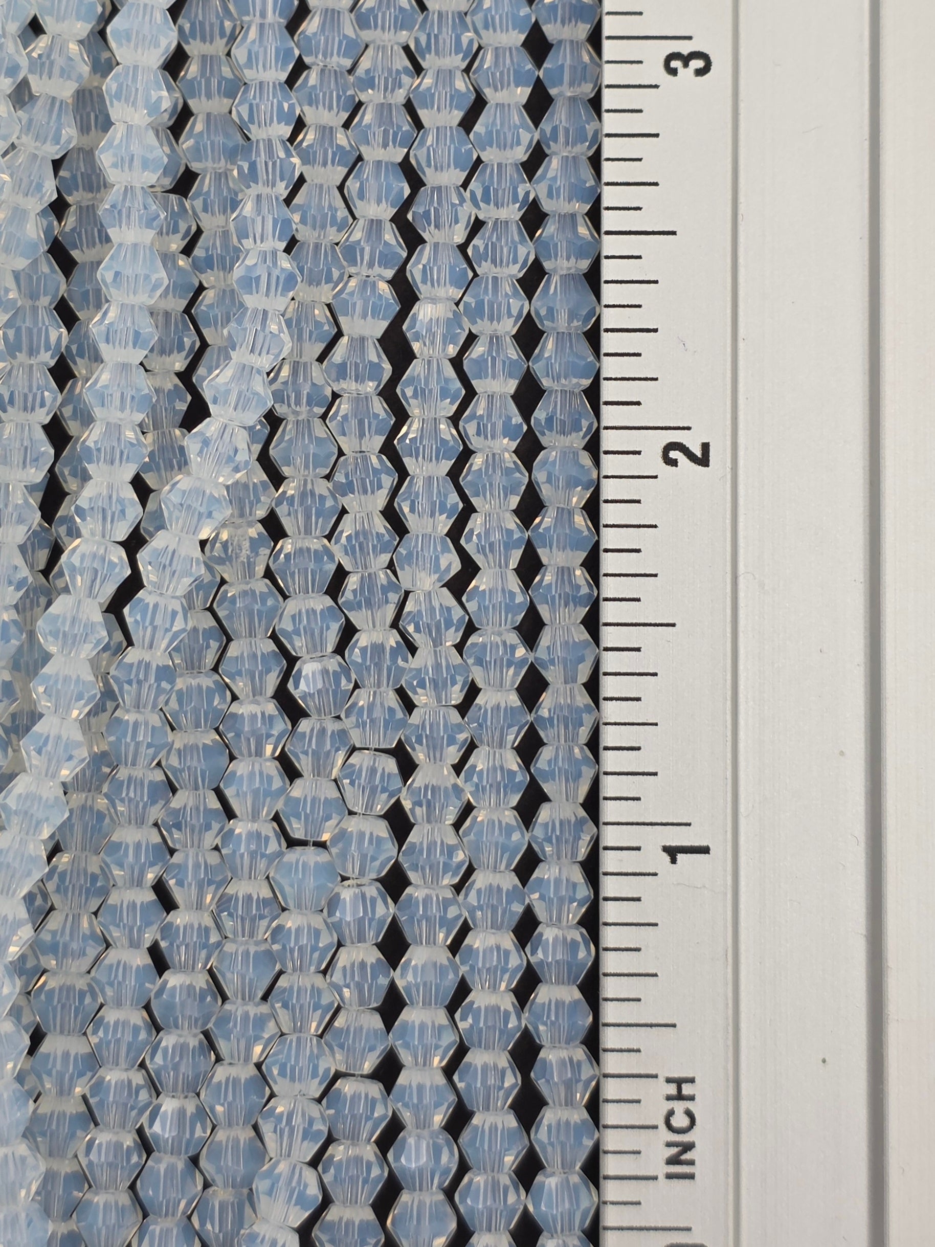 4mm - Bicone - White opal