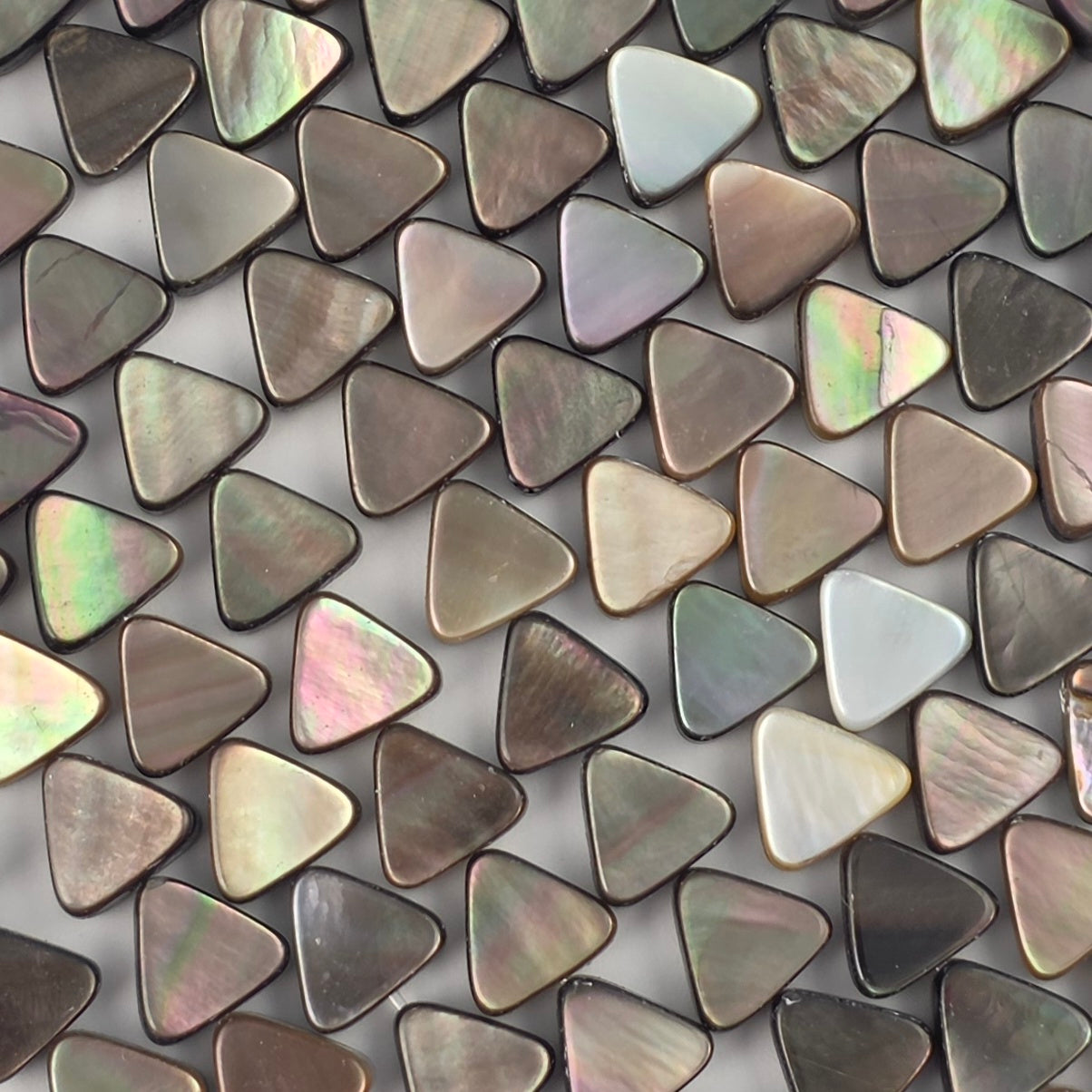 8mm - Natural Black Lip - Triangles