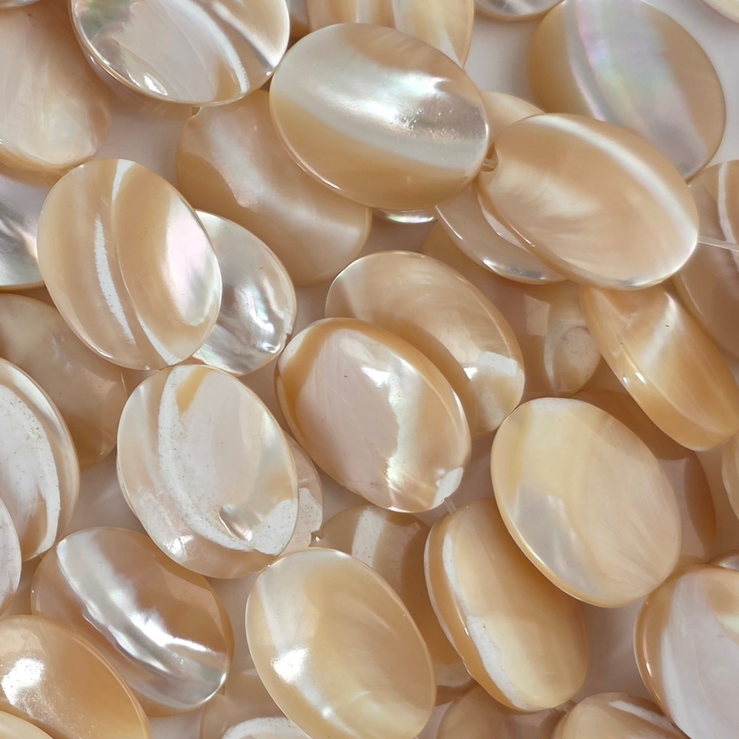 12x16mm - Mother of Pearl - Oval - Natural