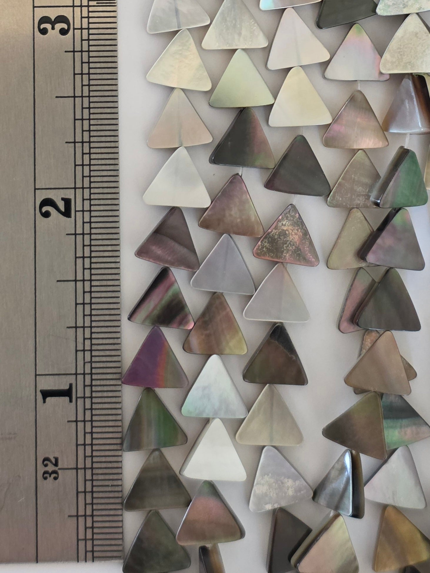 8mm - Natural Black Lip - Triangles