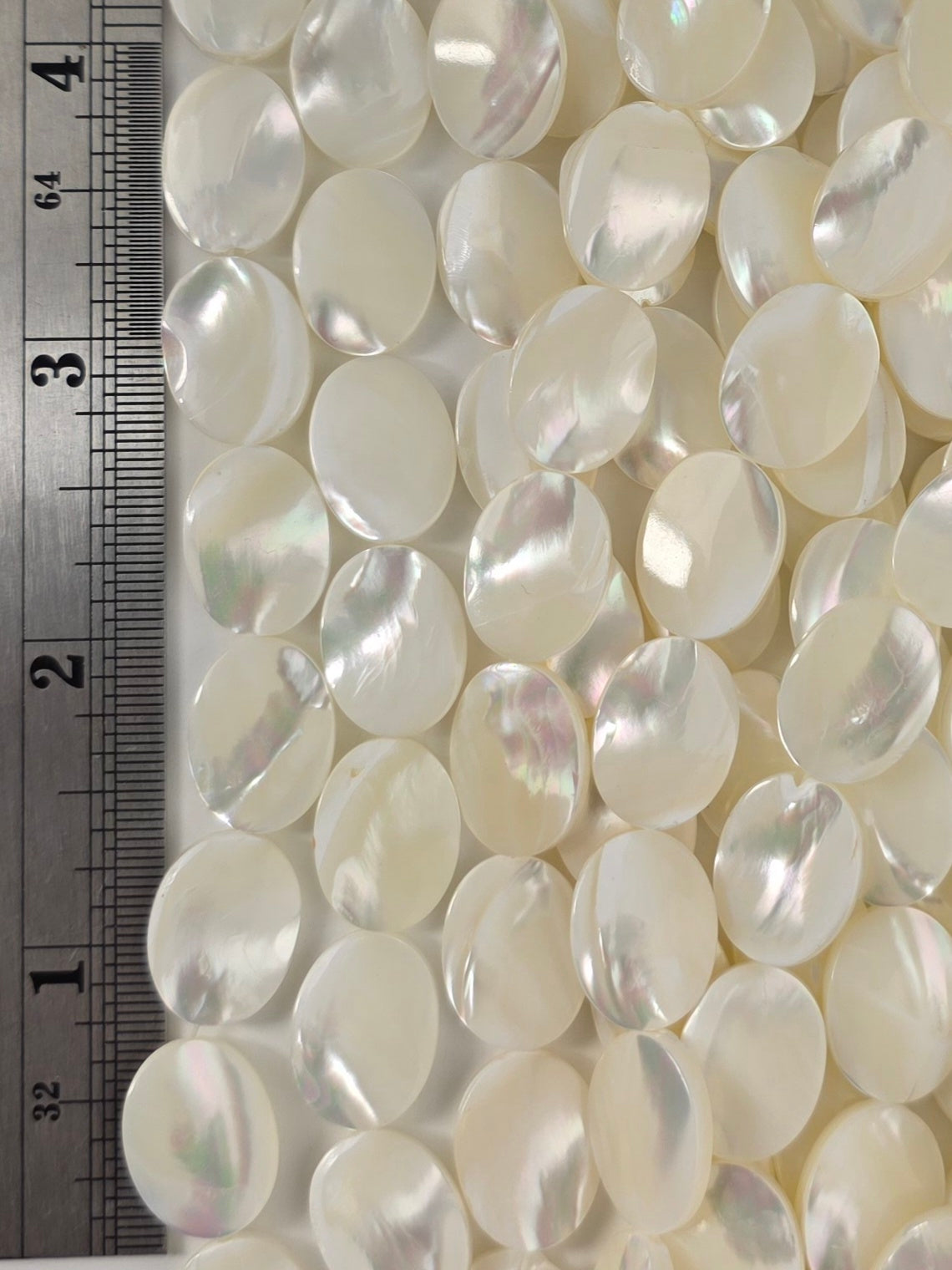 12x16mm - Mother of Pearl - Oval - White