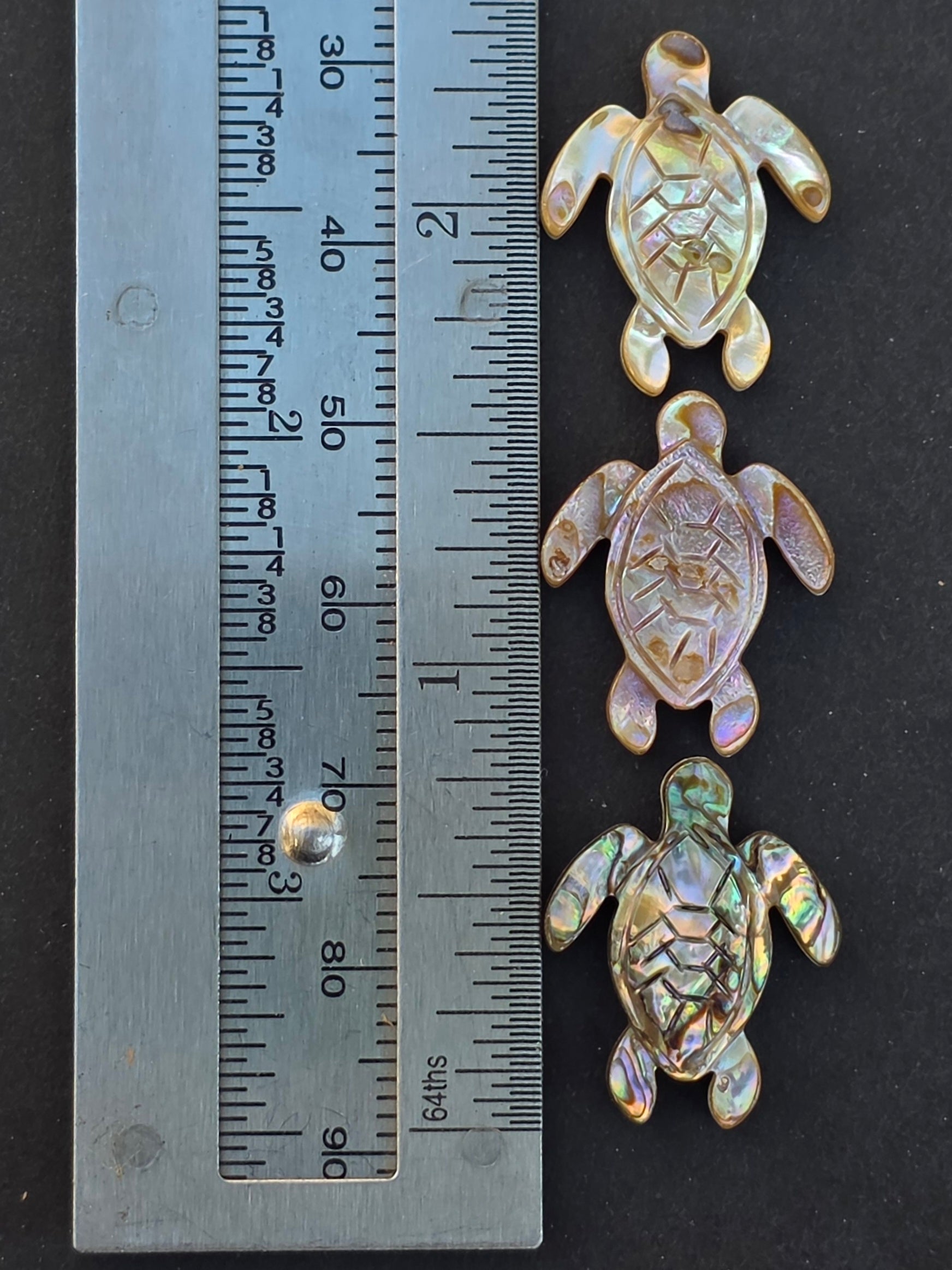 1 Piece - 20x20mm Carved Turtle - Abalone