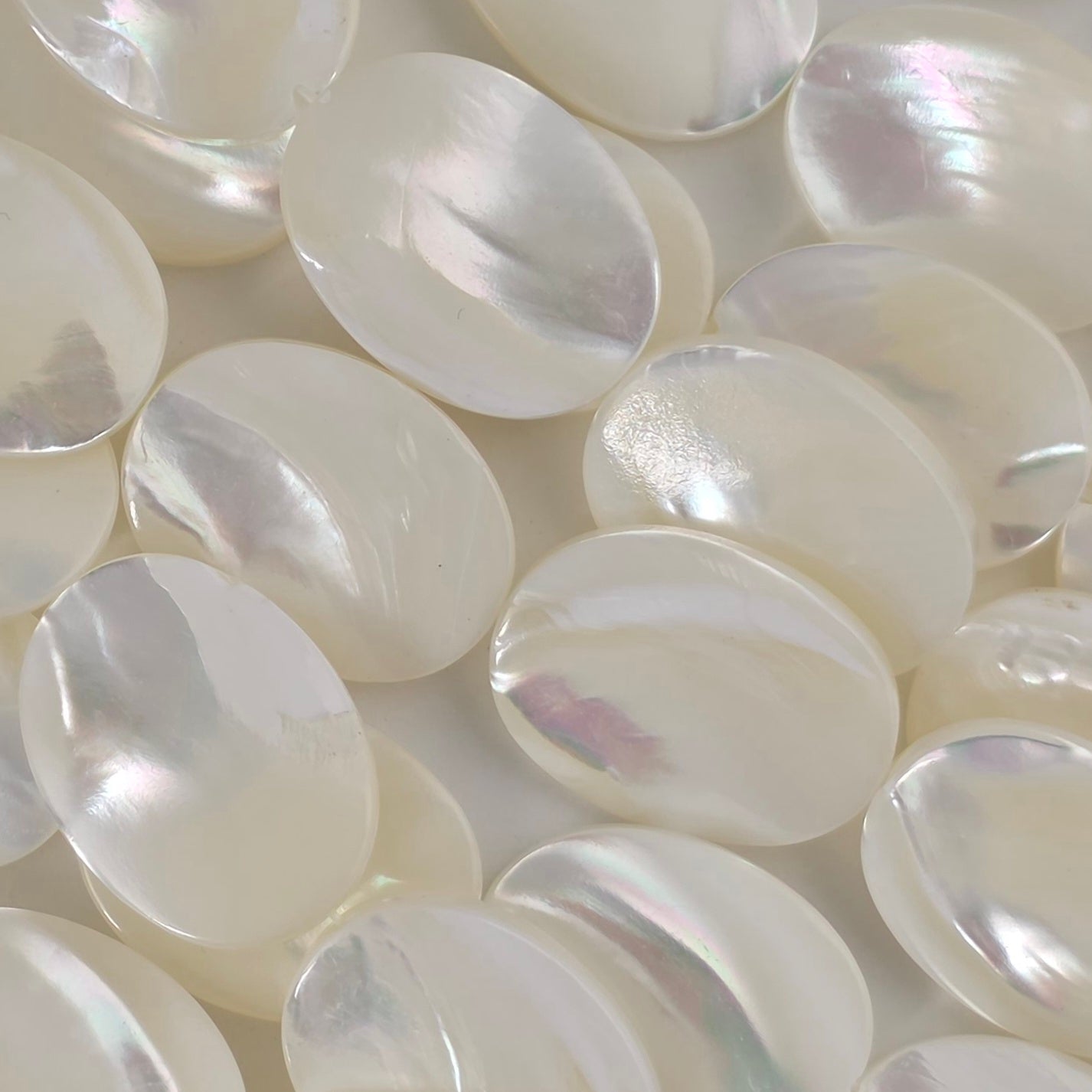 15X20mm - Mother of Pearl - Oval - White