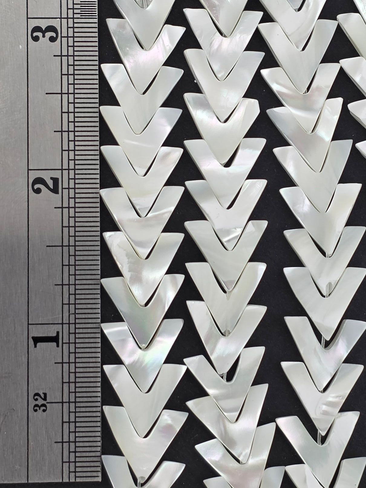 12mm - Mother of Pearl - Chevrons - White