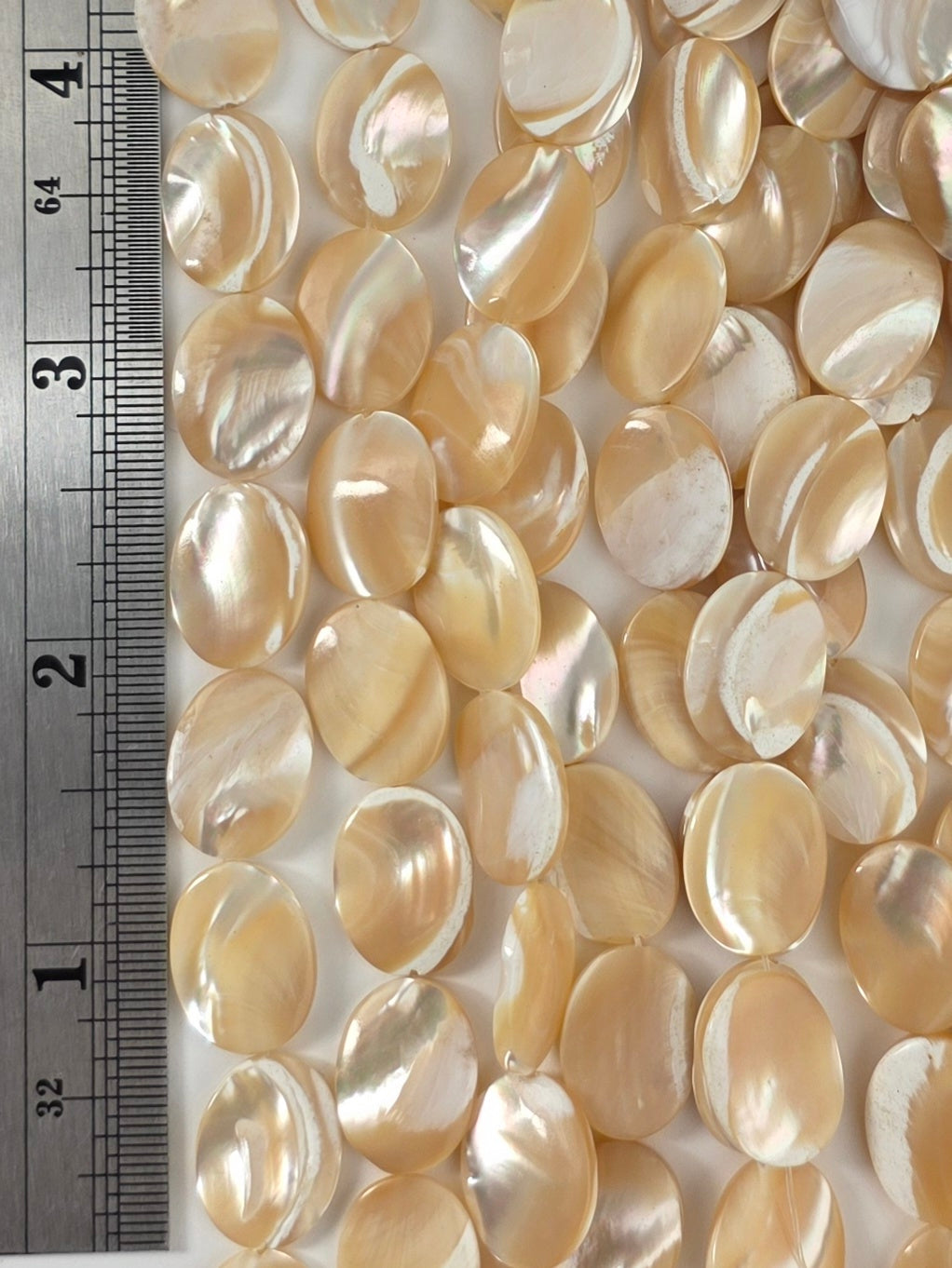 12x16mm - Mother of Pearl - Oval - Natural