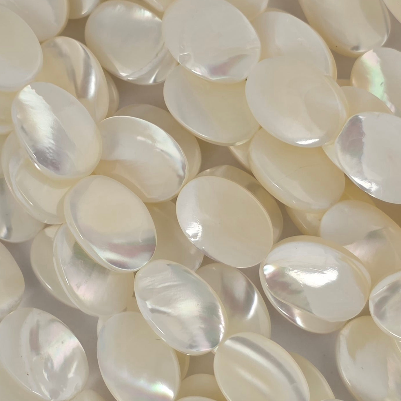 10x14mm - Mother of Pearl - Oval - White