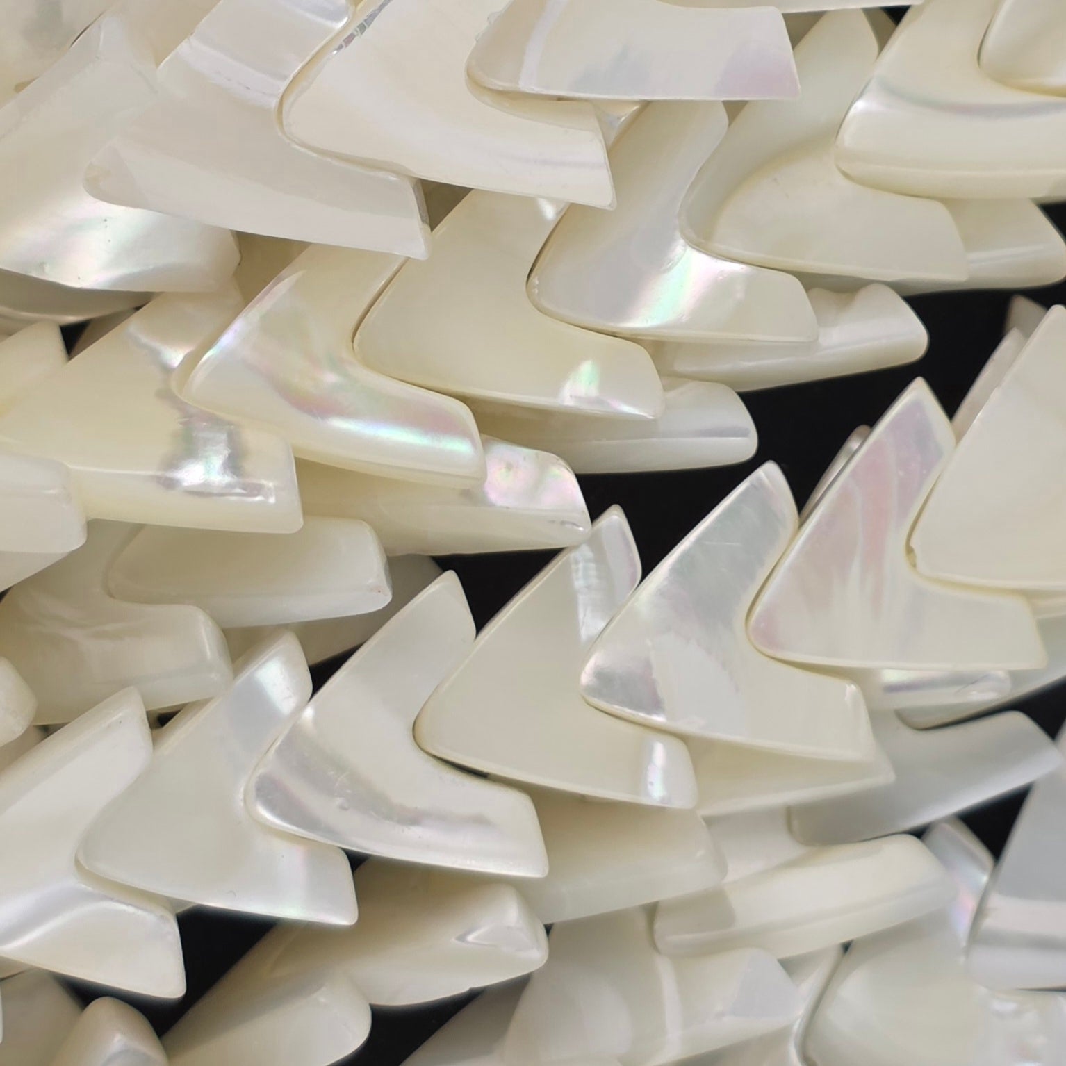 15mm - Mother of Pearl - Chevrons - White