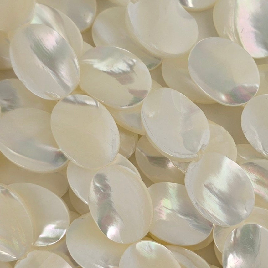 12x16mm - Mother of Pearl - Oval - White