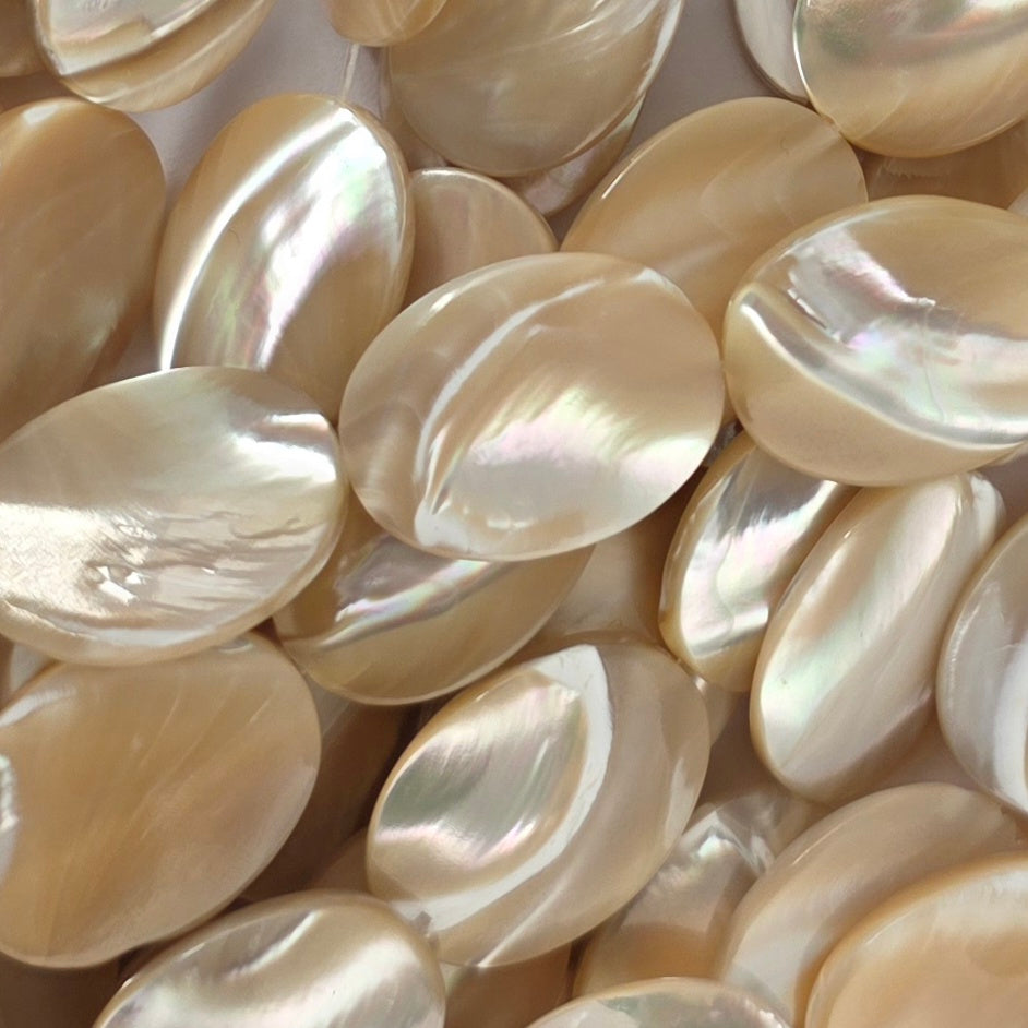 15X20mm - Mother of Pearl - Oval - Natural