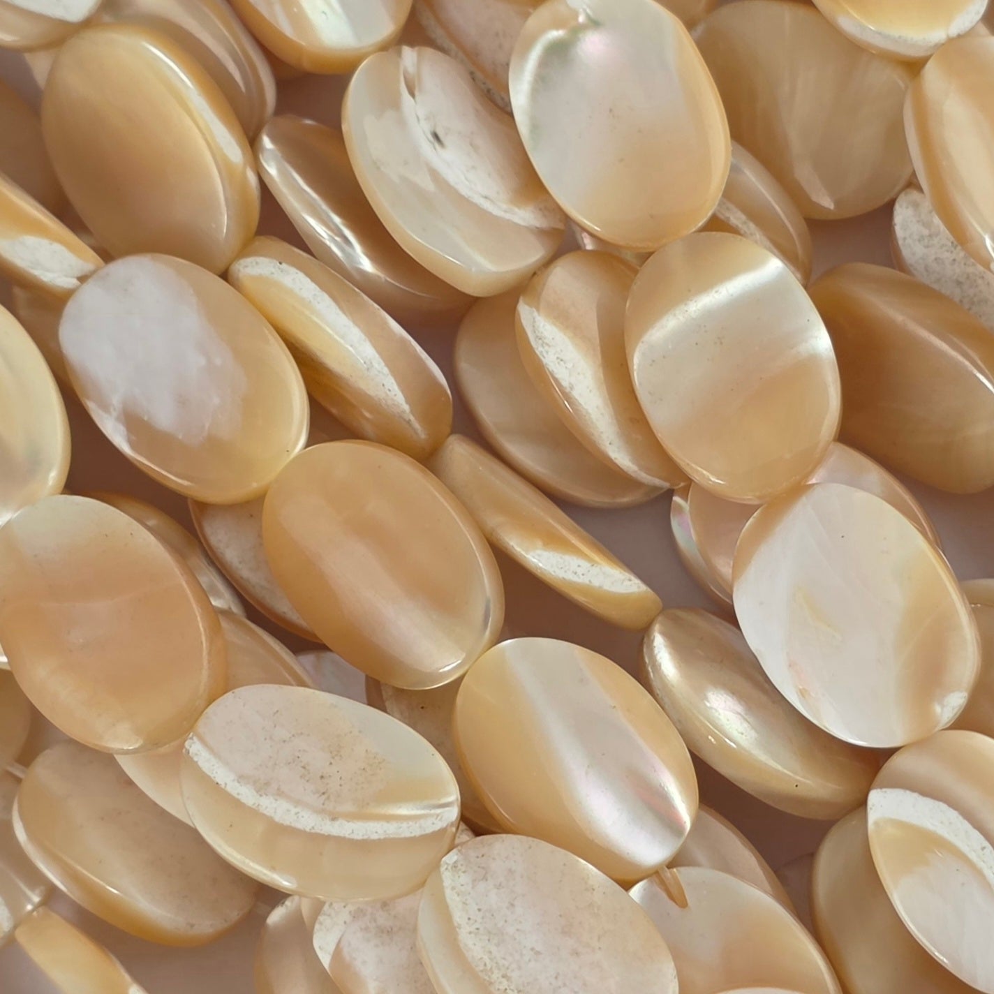 10x14mm - Mother of Pearl - Oval - Natural