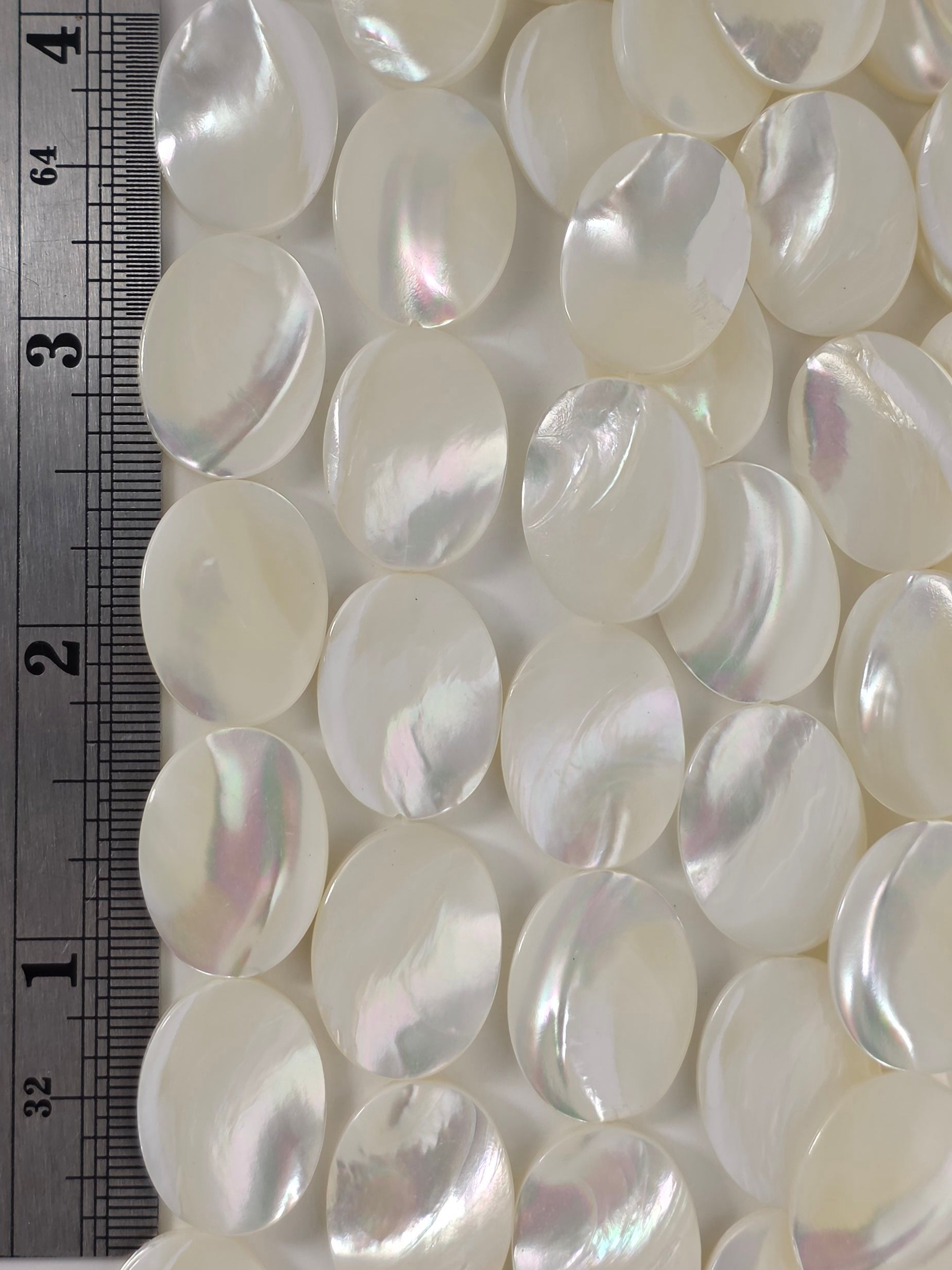 15X20mm - Mother of Pearl - Oval - White