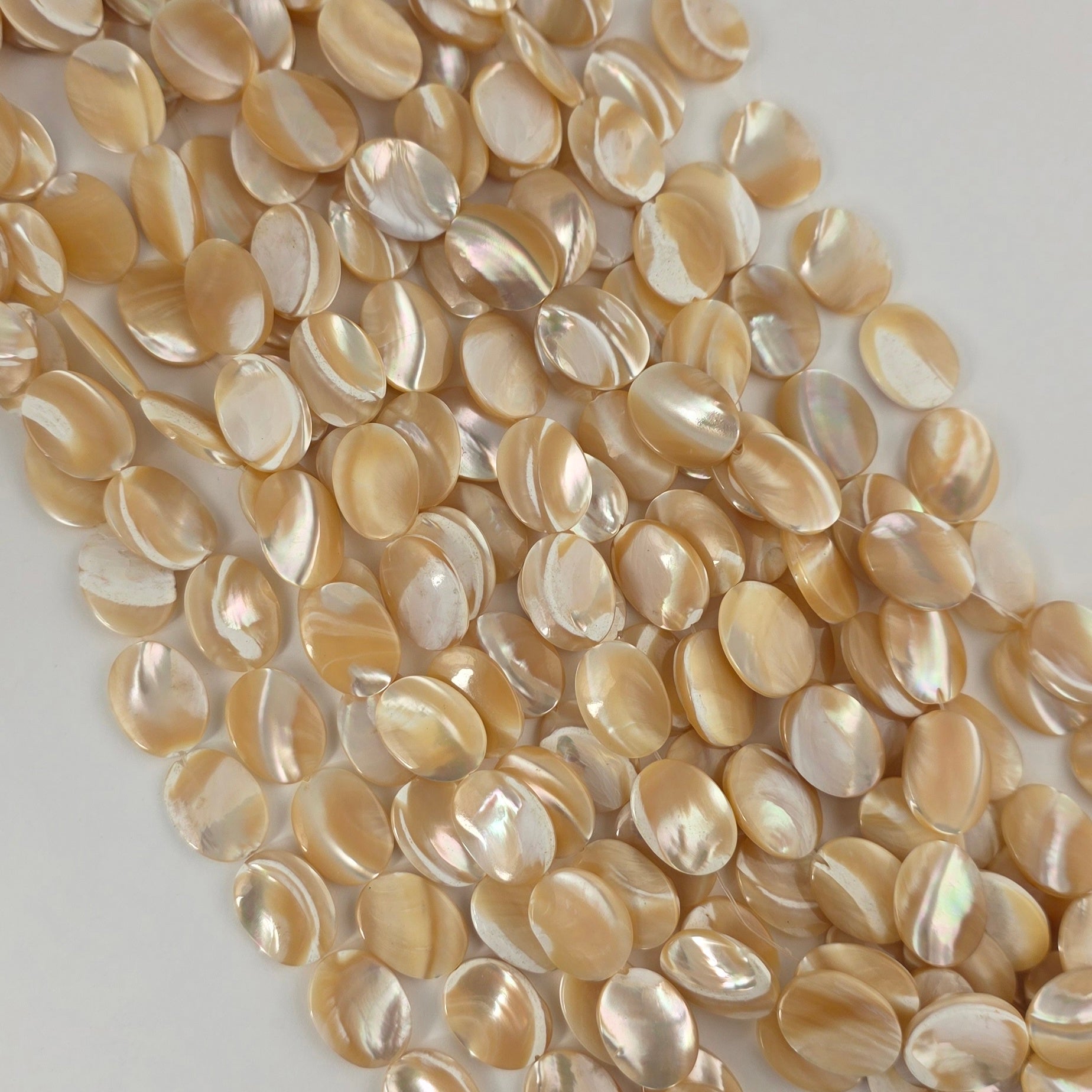 12x16mm - Mother of Pearl - Oval - Natural