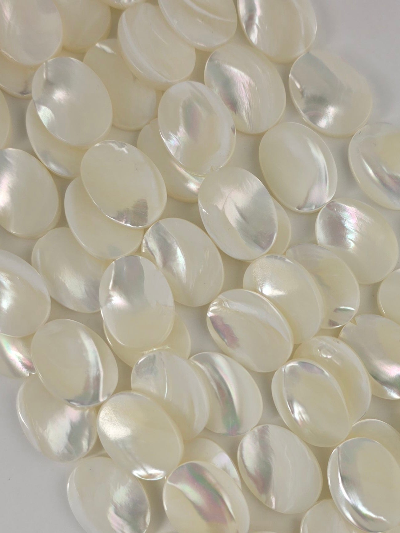 15X20mm - Mother of Pearl - Oval - White